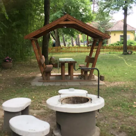 Honved Apartmanhaz * Balatonlelle