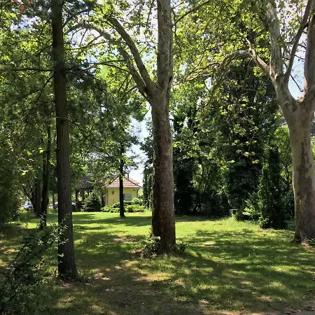 Honved Apartmanhaz Lägenhet